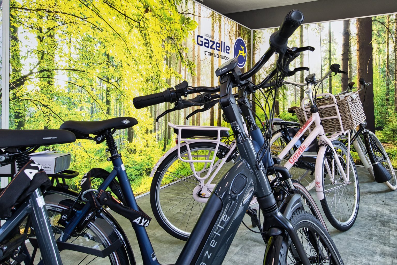 Gazelle E-Bikes im Verkaufsraum