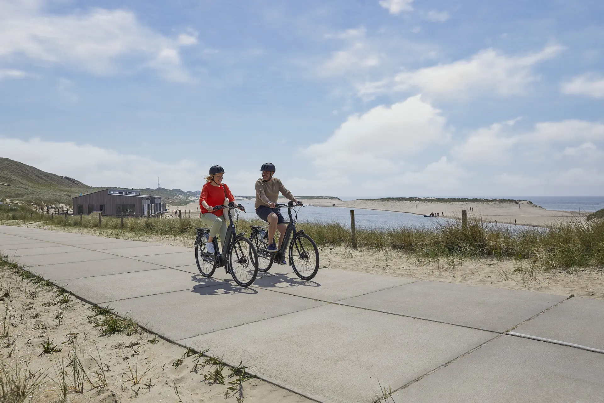 Zwei Gazelle E-Bikes bei einer Probefahrt